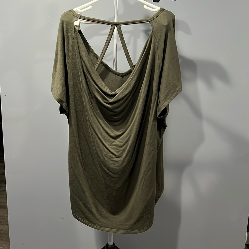 EXPRESS Open Back Tee - Picture 2 of 3